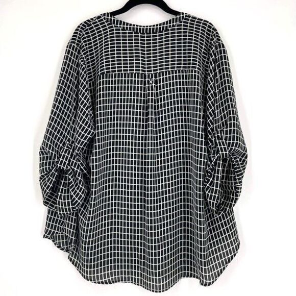 Torrid Womens Windowpane Plaid High Low Hem Split Neck Blouse Black White Size 2 - Picture 2 of 11